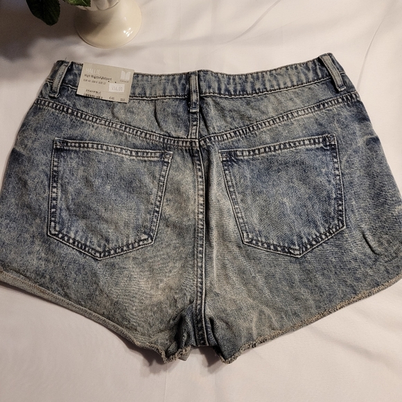 Topshop Hallie High Waist Hotpant - Blue Distressed - Picture 4 of 8